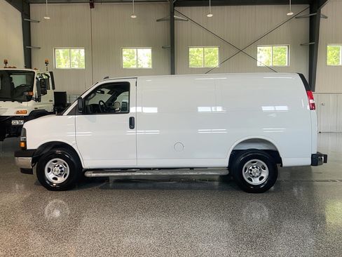 Used 2025 Chevrolet Express 2500 w/ Driver Convenience Package RWD image 6