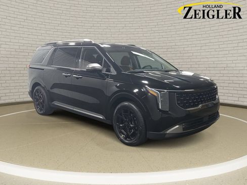 Used 2026 Kia Carnival SX w/ SX Dark Edition Package FWD image 3