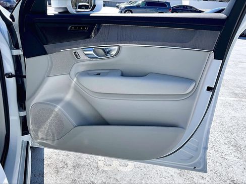Used 2025 Volvo XC90 B6 Ultra w/ Protection Package image 23