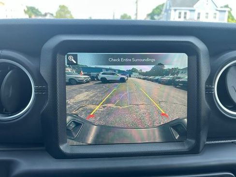 Used 2021 Jeep Gladiator Overland w/ Popular Equipment Package AWD/4WD image 31