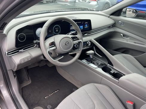 Used 2023 Hyundai Elantra SEL w/ Convenience Package image 9