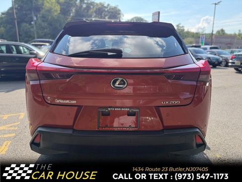 Used 2019 Lexus UX 200 w/ Premium Package FWD image 4