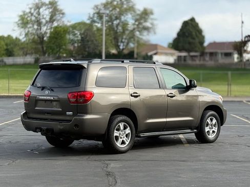 Used 2012 Toyota Sequoia SR5 w/ Premium Pkg AWD/4WD image 5