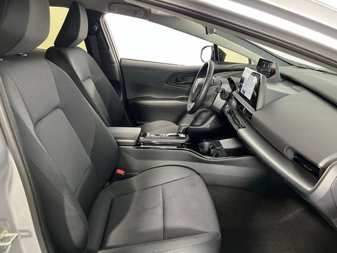 Used 2025 Toyota Prius LE image 31
