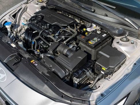 Used 2025 Hyundai Elantra SEL FWD image 11
