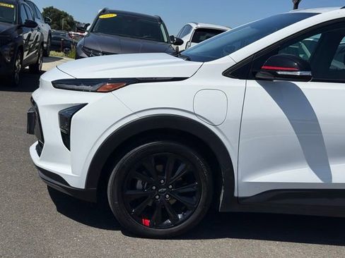 Used 2023 Chevrolet Bolt EUV LT w/ Redline Edition FWD image 4