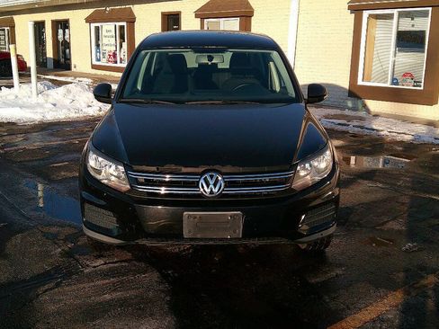 Used 2013 Volkswagen Tiguan S image 9