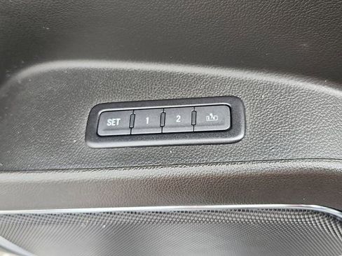 Used 2018 GMC Yukon SLT image 14