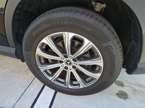 Used 2024 Mercedes-Benz GLC 300 4MATIC image 4