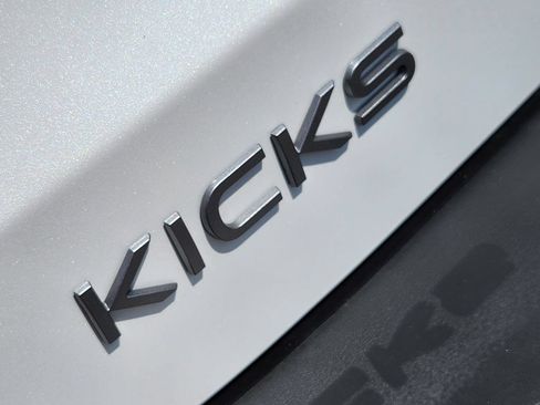 Used 2025 Nissan Kicks SV AWD/4WD image 8