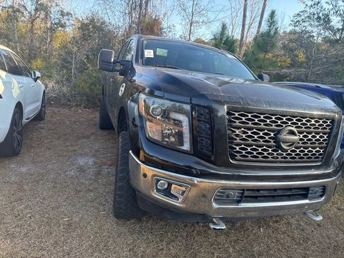 Used 2019 Nissan Titan SL w/ Midnight Edition image 14