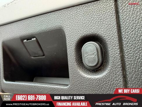 Used 2017 GMC Yukon SLT AWD/4WD image 52