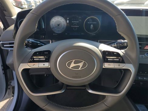 Certified 2025 Hyundai Elantra SEL image 14