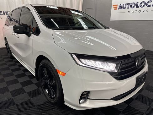 Used 2024 Honda Odyssey Sport image 2