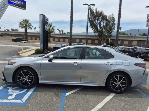 Used 2024 Toyota Camry SE FWD image 8