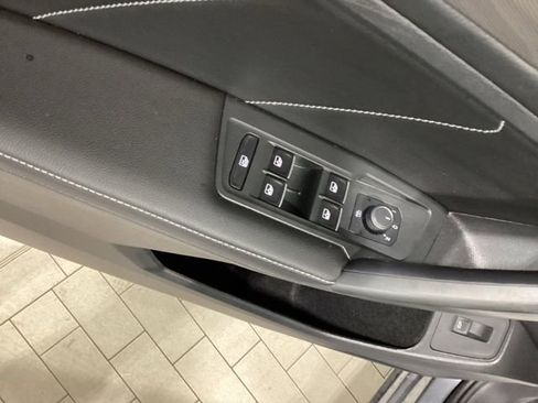 Used 2024 Volkswagen Tiguan SE w/ Panoramic Sunroof Package FWD image 14