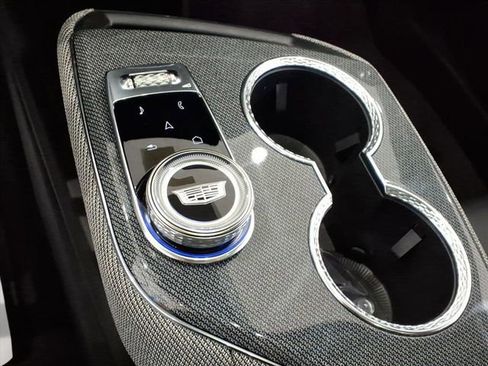 New 2025 Cadillac Optiq Luxury 1 w/ LPO, ONYX Package image 12