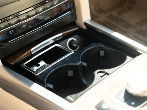 Used 2014 Mercedes-Benz E 350 4MATIC Sedan image 11