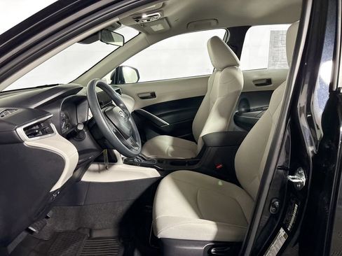 Used 2025 Toyota Corolla Cross L AWD/4WD image 11