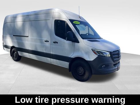 Used 2024 Mercedes-Benz Sprinter 2500 image 6