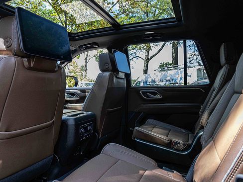 Used 2023 Chevrolet Tahoe High Country w/ Advanced Technology Package image 24