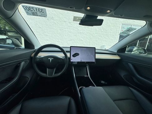 Used 2018 Tesla Model 3 Long Range image 2