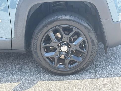 Used 2018 Jeep Renegade Latitude FWD image 14