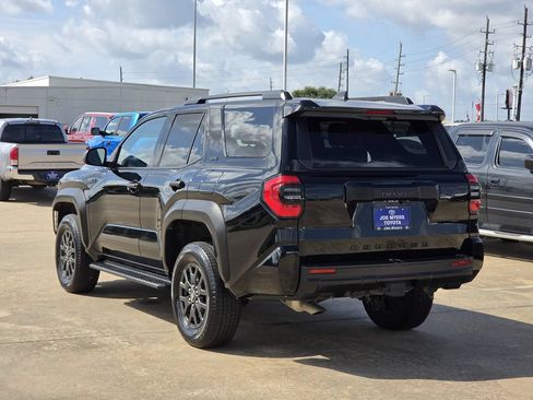 Used 2025 Toyota 4Runner SR5 AWD/4WD image 7