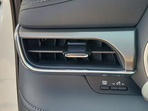 New 2026 Toyota Highlander Limited AWD/4WD image 34