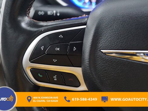 Used 2020 Chrysler Pacifica Touring-L FWD image 15