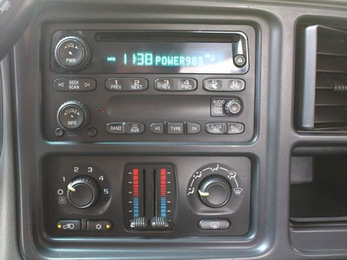 Used 2005 GMC Sierra 2500 SLE w/ Heavy-Duty Power Package AWD/4WD image 26