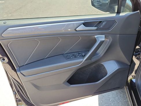 Used 2023 Volkswagen Tiguan SE R-Line image 16