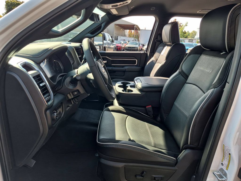 New 2026 RAM 2500 Laramie AWD/4WD image 12
