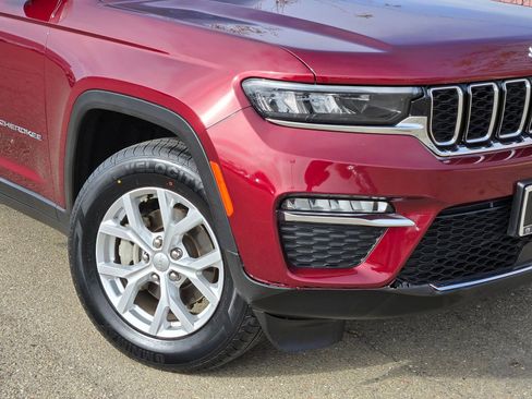 Used 2023 Jeep Grand Cherokee Limited image 2