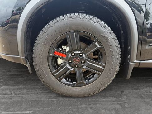 Used 2025 Nissan Rogue SV AWD/4WD image 9
