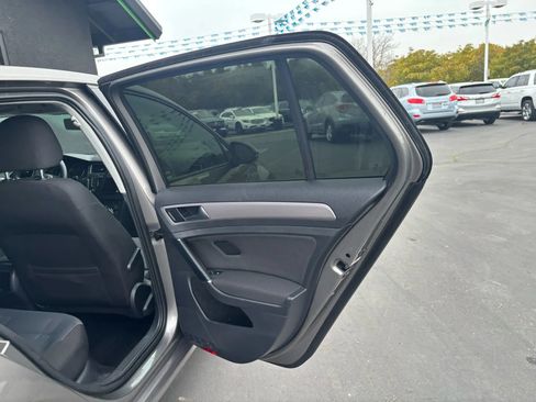 Used 2016 Volkswagen e-Golf SE image 15