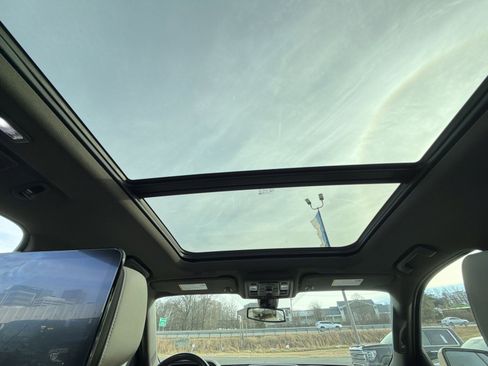 Used 2021 Chevrolet Suburban Z71 w/ Z71 Off-Road Package image 24