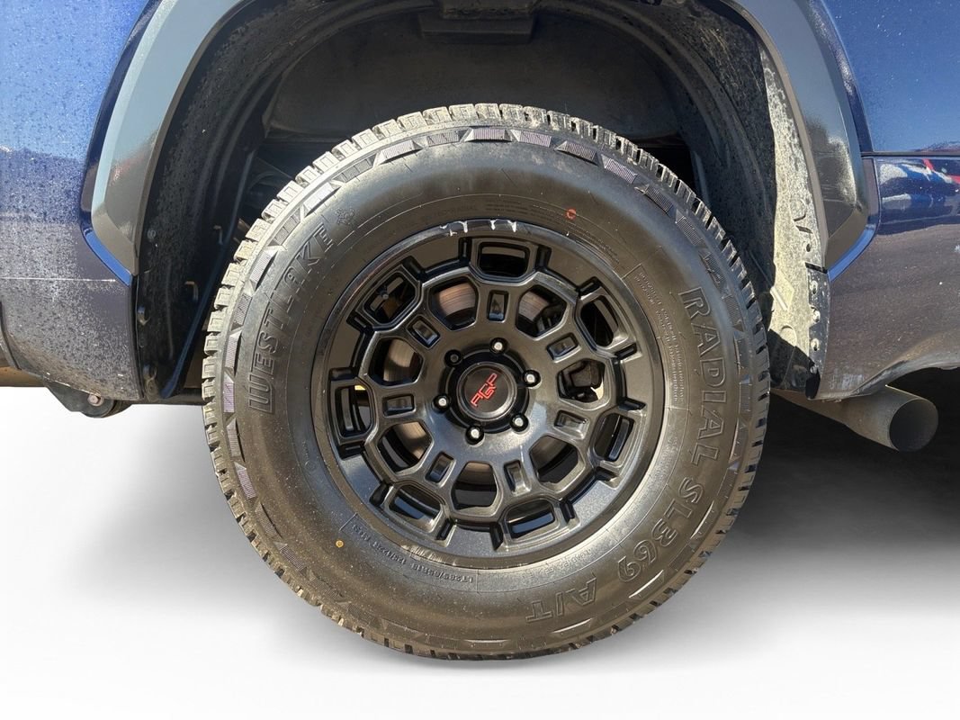 Used 2022 Toyota Tundra SR5 w/ Advanced Technology Package AWD/4WD image 9