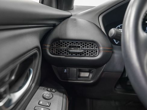 Used 2025 Honda HR-V Sport image 17