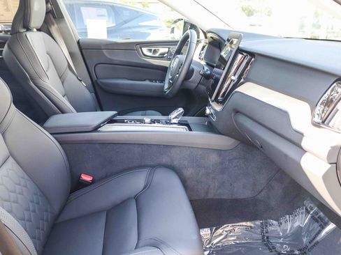 Used 2026 Volvo XC60 B5 Core AWD/4WD image 17