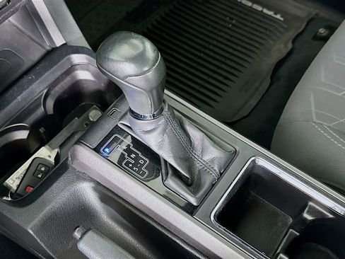 Certified 2017 Toyota Tacoma TRD Off-Road w/ Tow Package (A/T) image 17