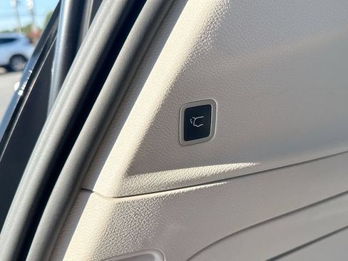 Used 2023 Chrysler Pacifica Touring-L FWD image 25