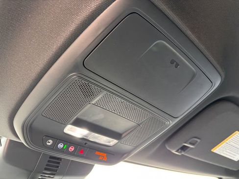 Used 2025 Chevrolet Traverse LT image 23