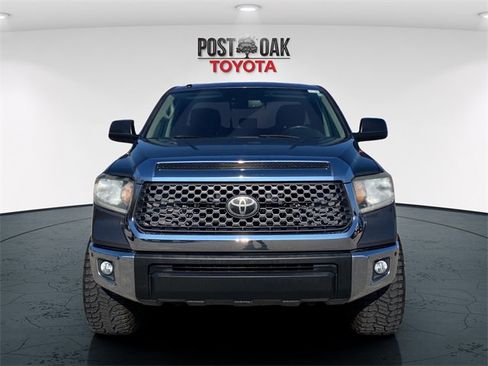 Used 2019 Toyota Tundra SR5 w/ SR5 Convenience Package image 2