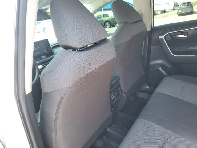 Used 2020 Toyota RAV4 XLE AWD/4WD image 16