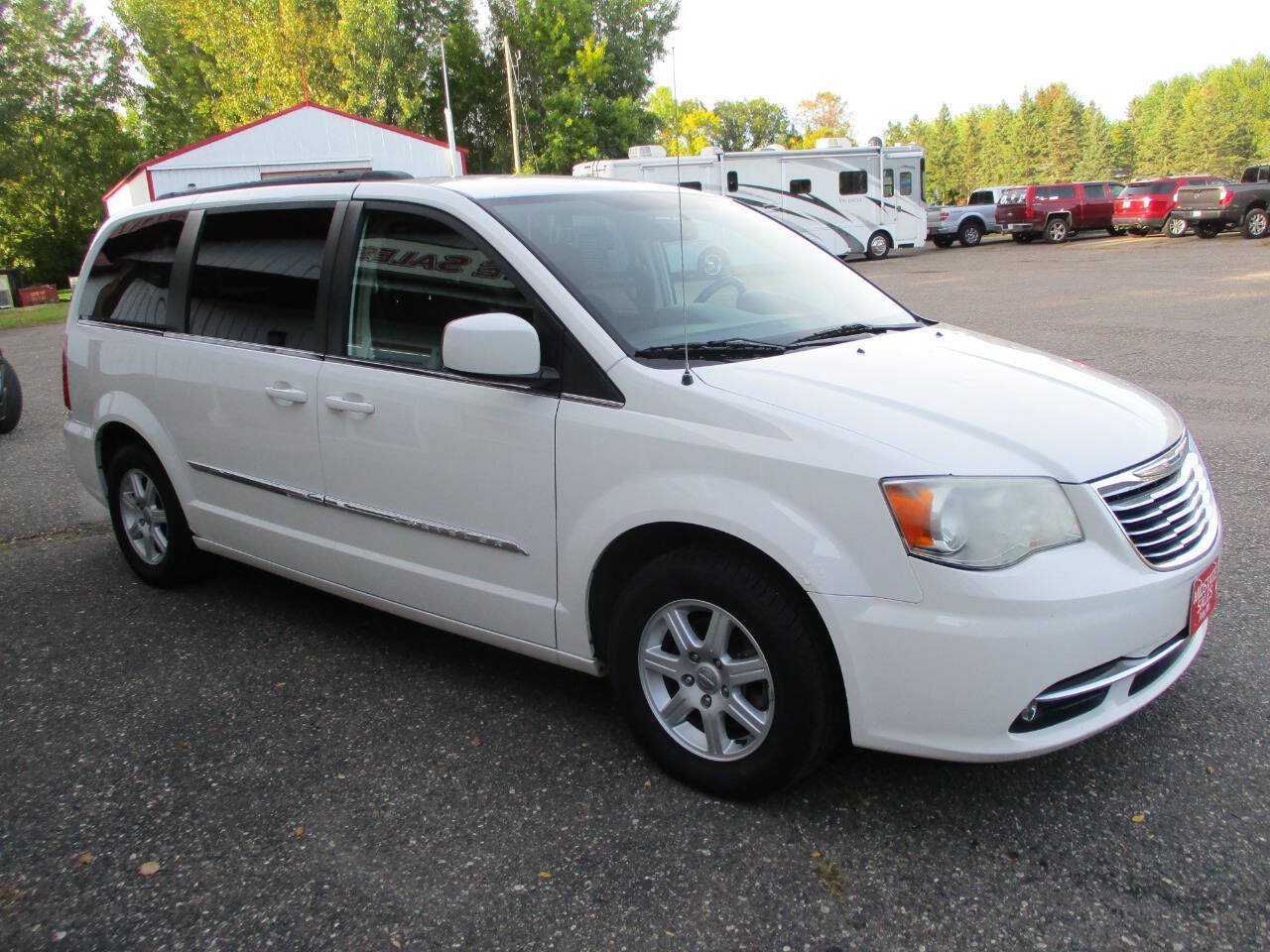 Used 2012 Chrysler Town & Country Touring FWD image 11