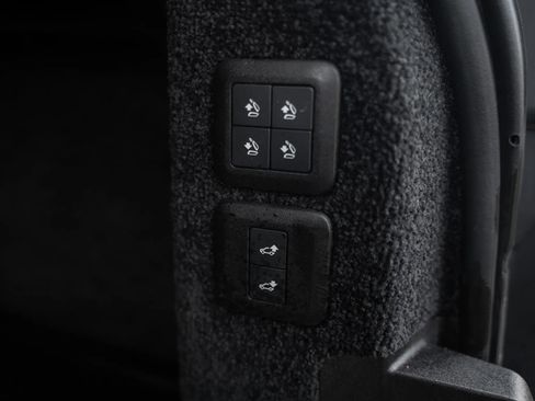 Used 2020 Land Rover Range Rover HSE image 14