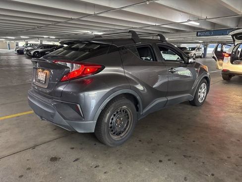 Used 2019 Toyota C-HR LE image 3