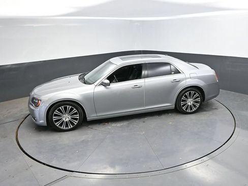 Used 2014 Chrysler 300 S RWD image 42