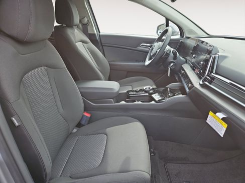 Used 2025 Kia Sportage LX image 15
